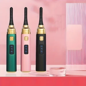 Rizador eléctrico de pestañas. Set x2, disponible en verde, rosa y negro. Pantalla digital muestra temperaturas 65, 75 y 85.