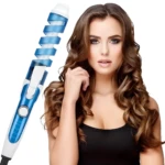 Rizador de cabello azul y blanco con barril cerámico en espiral para ondas definidas.
