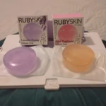 Set x2 jabones íntimos Rubyskin: uno lavanda firming y otro peach brightening, ambos con niacinamida.