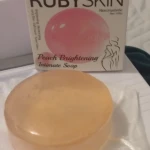 Jabón íntimo Rubyskin Peach Brightening, redondo, color durazno, con niacinamida, 100g.