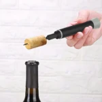 Sacacorchos de aire extrae corcho de botella de vino con accesorio de aguja.
