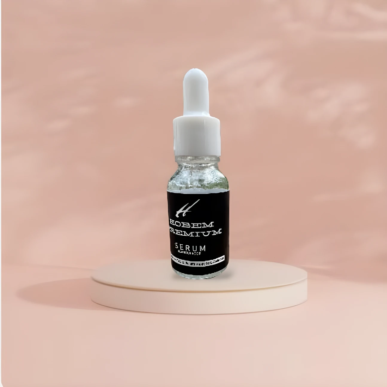 Serum aclarante corporal Hobem Premium en frasco con gotero, sobre pedestal, piel sensible.