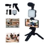 Soporte para celular negro con luz LED cuadrada y micrófono, ideal para grabaciones y transmisiones.