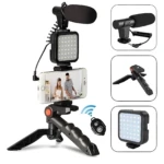 Trípode para celular con luz LED cuadrada, micrófono direccional y control remoto Bluetooth para grabaciones.