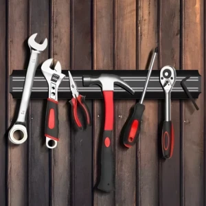 Barra magnética 55cm con juego de llaves, alicates, martillo, destornillador y llaves Allen.