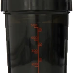 Termo mezclador shaker negro 500ml con tapa roja, medidas en ml y oz.