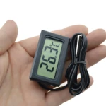 Termómetro digital de bolsillo Tpm10 con sonda metálica, pantalla verde mostrando 25.2°C, ideal para vigilar temperatura.