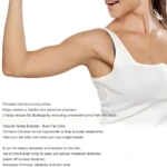 Mujer mostrando su brazo tonificado, ideal para ejercicios y realzar la figura.
