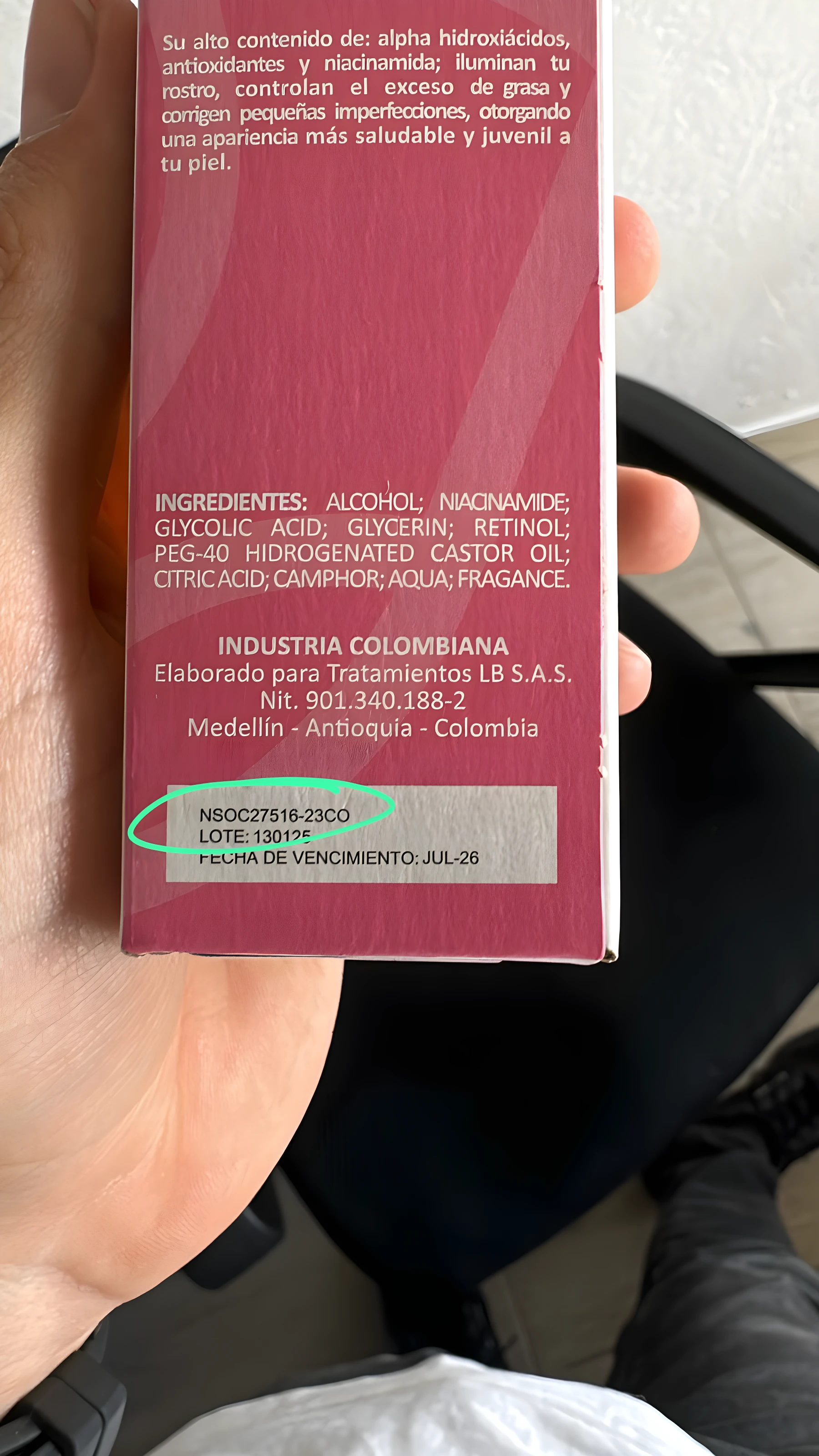 Tónico despigmentante Lb con texto en español, lote y fecha de vencimiento JUL-26.
