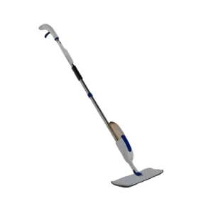 Trapero con dispensador de spray y base de microfibra, ideal para limpieza de pisos.