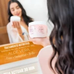 Tratamiento capilar nutritivo de aloe vera para frizz, sedosidad y brillo.