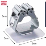 Gancho organizador gris para colgar escobas o trapeadores. Mide 5 cm de alto x 6 cm de ancho.