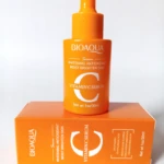 Serum BIOAQUA Vitamina C, antioxidante, aclarante, para hidratar y dar brillo a la piel. Frasco naranja con gotero.