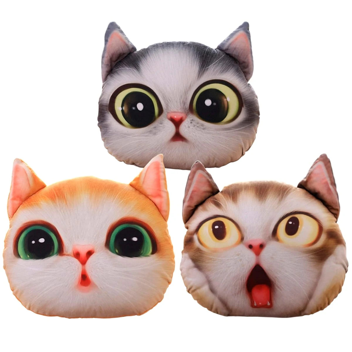 Tres cojines decorativos 3D de gatos con diseño realista y textura suave, mostrando expresiones faciales distintas: uno con ojos verdes, otro con ojos amarillos y boca abierta, y el tercero con ojos grandes y expresión sorprendida.