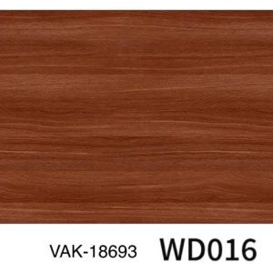 Papel madera adhesivo brillante en tono rojizo con vetas horizontales, variante WD016, ideal para renovar superficies.