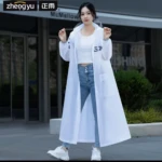 Impermeable con Capucha y Visera - Imagen 3