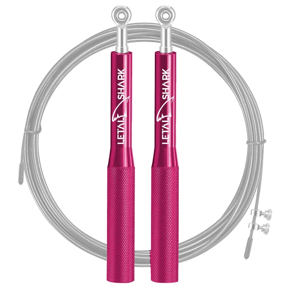 Cuerda de saltar profesional Lethal Shark, mangos metálicos rosados, cable ajustable.