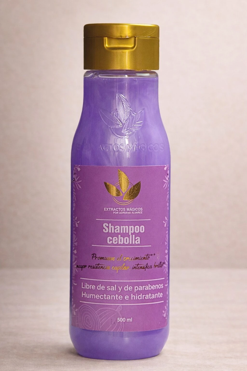Bote de champú de cebolla de 500 ml, color morado con tapa dorada, etiqueta que indica crecimiento capilar y libre de sal y parabenos.