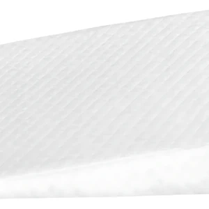 Almohada blanca antireflujo para bebé, con textura acolchada en rombos, ideal para colecho y prevenir regurgitación.