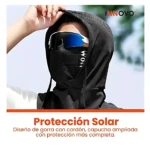 Balaclava negra con capucha ajustable y cordón, usada en ciclismo o senderismo para protección solar y contra el viento.