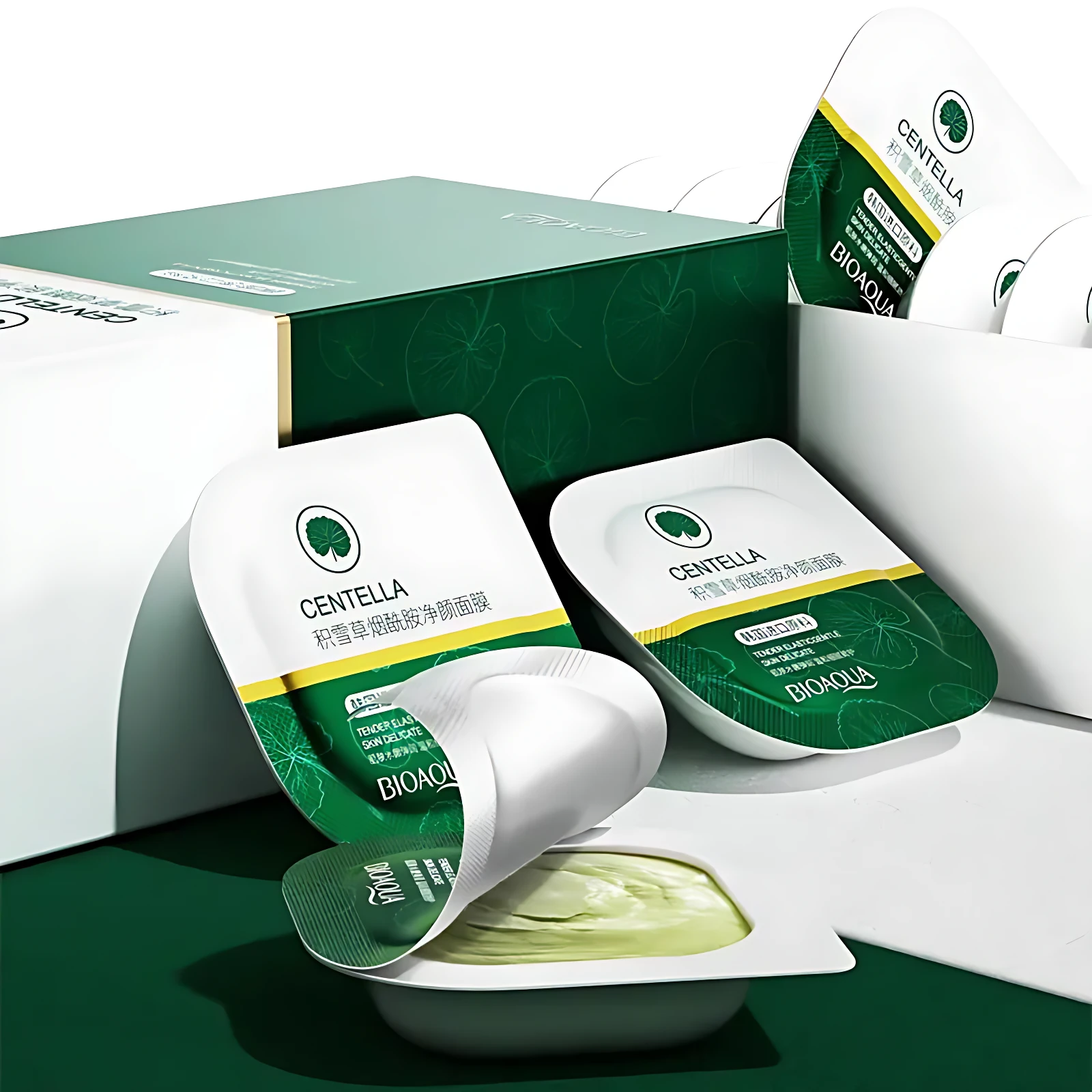 Set x3 Bioaqua mascarillas Centella, crema verde en envase abierto, ideal para revitalizar e hidratar.