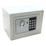 Caja fuerte digital pequeña blanca con teclado numérico y llave de respaldo, ideal para proteger documentos y efectivo en espacios reducidos.