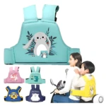 Chaleco arnés de seguridad para bebé en moto, color turquesa con estampado de conejo. Incluye variantes en rosa, azul, amarillo y morado. Se muestra siendo usado por un niño en la espalda de un adulto en motocicleta.