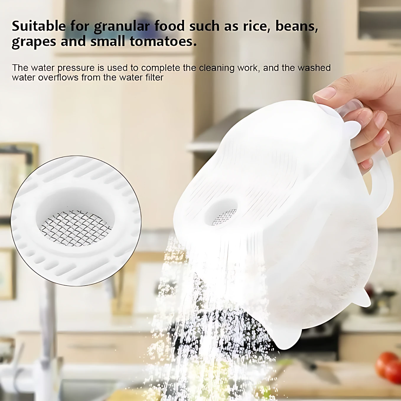 Colador cuenco blanco con filtro de malla, en uso lavando arroz bajo grifo; incluye vista ampliada del filtro interno.