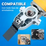 Convertidor a herramienta oscilante para amoladora angular, compatible con todo tipo de amoladoras. Muestra el adaptador en color gris claro con una hoja de sierra negra, junto a dos vistas adicionales: una cortando madera y otra mostrando el mecanismo interno.