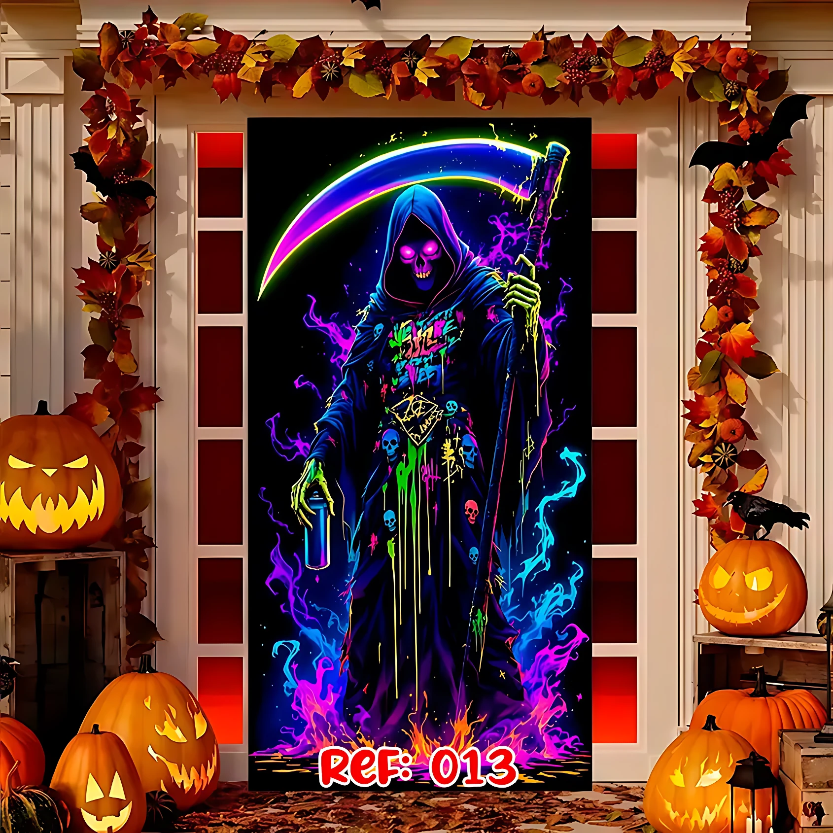Funda decorativa para puerta de Halloween con diseño de la Parca en colores neón, rodeada de calabazas y guirnaldas otoñales.