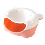 Fuente de agua automática para mascotas en forma de cerdito, con cuerpo blanco y base rosada, diseño ergonómico para fácil acceso al agua.