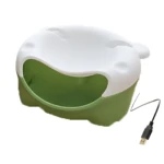 Fuente de agua automática para mascotas en color verde y blanco, con forma de animalito y cable USB incluido.