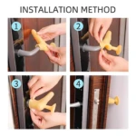 Guía de instalación de funda protectora de silicona amarilla para manija de puerta, mostrando cuatro pasos con manos aplicando el accesorio en diferentes ángulos y detalles del mecanismo de cierre.