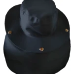 Gorro de pescador negro con visera ancha y tres botones dorados en el borde, diseñado para proteger rostro y cuello del sol.