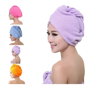 Gorro turbante de microfibra para secar cabello, Lila, azul, rosa y naranja, en modelo de mujer.