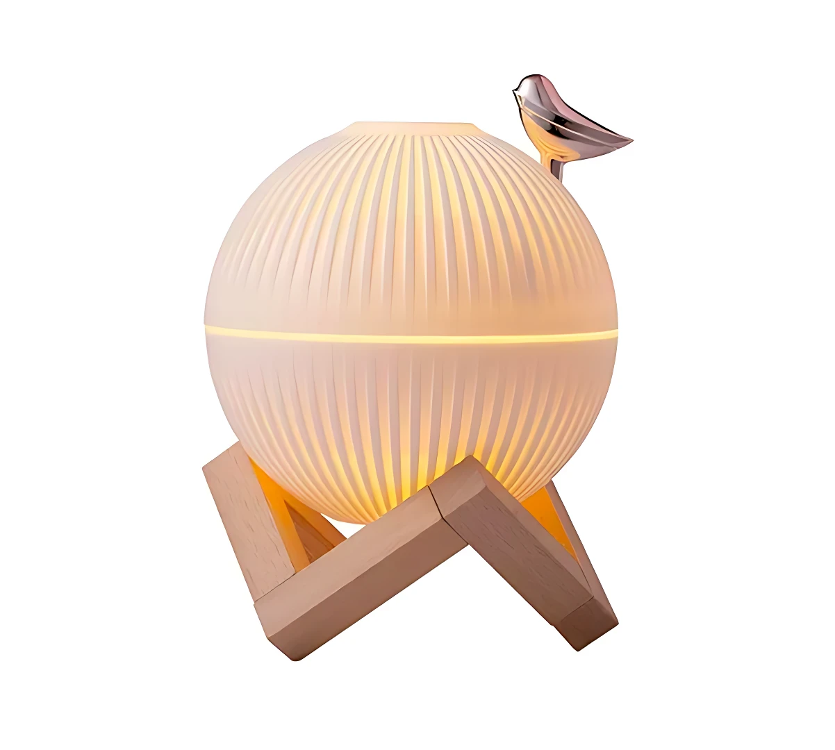 Humidificador difusor aroma con forma de esfera texturizada en tonos cálidos, base de madera y figura de pájaro metálico sobre el globo.