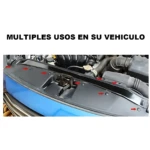 Kit de pines plásticos para carrocería automotriz, instalados en el capó azul de un vehículo, con flechas rojas indicando puntos de fijación.