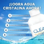 Botella blanca de limpiador de agua para acuario con etiqueta que muestra cinco beneficios clave: seguridad para peces, eliminación de algas, remoción de residuos, uso en agua dulce y salada, y reducción de amoniaco y nitratos. Fondo azul con efecto de agua cristalina.
