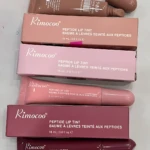 Set x4 bálsamos labiales Rimocoo, tonos nude rosados y morados, para hidratar y dar color natural.