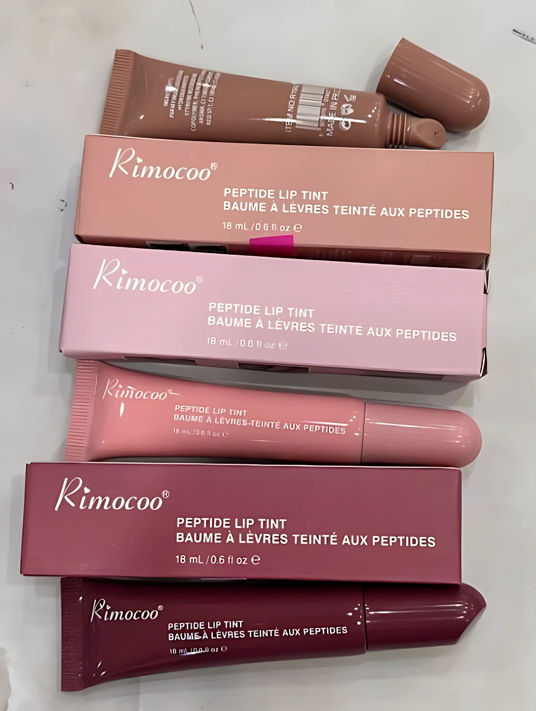 Set x4 bálsamos labiales Rimocoo, tonos nude rosados y morados, para hidratar y dar color natural.