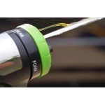 Pistola para mangueras 4 en 1 con jabón integrado, mostrando selector de modo FOAM en verde y chorro de espuma activa.