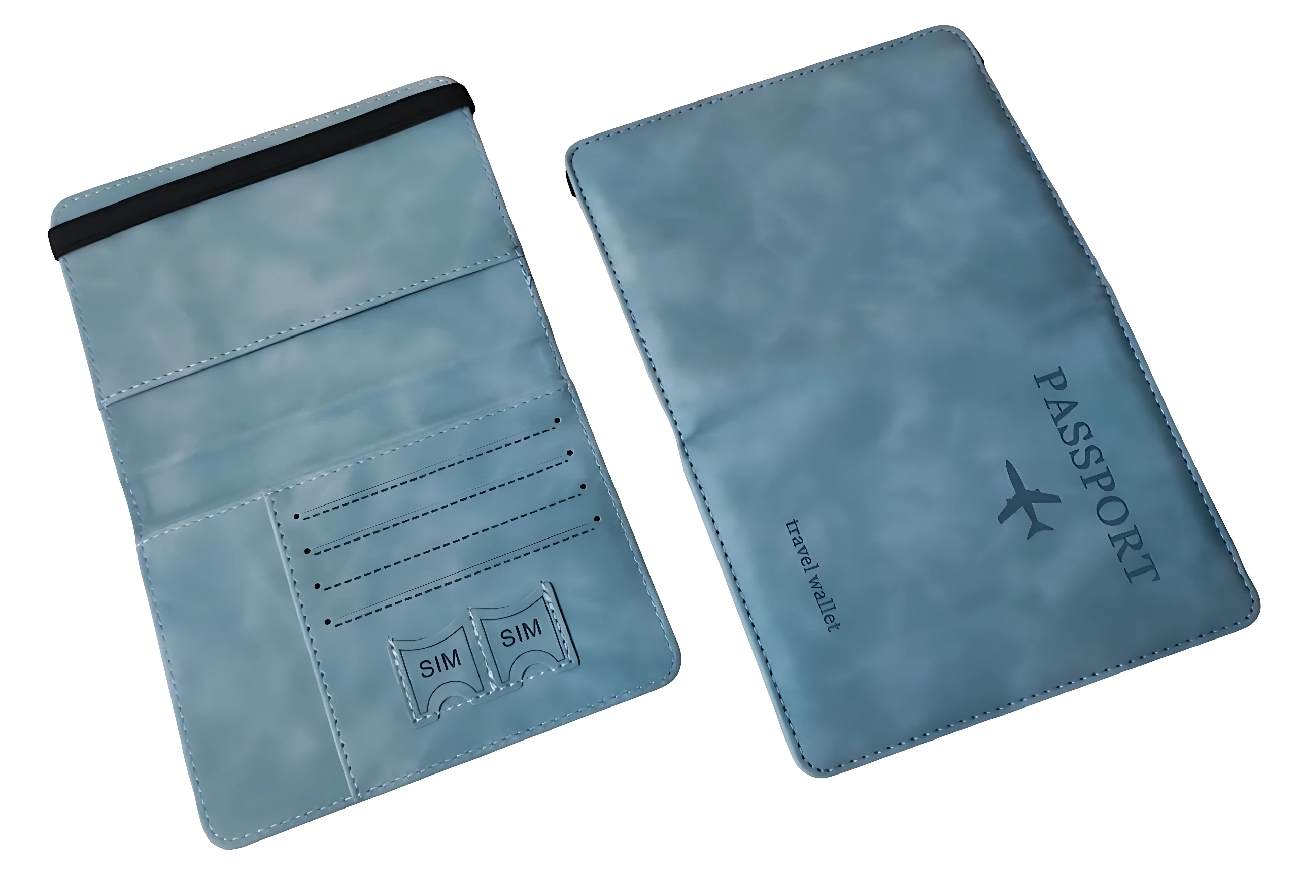 Protector pasaporte en cuero sintético azul claro, mostrando interior con ranuras para tarjetas y SIM, y exterior con texto PASSPORT y avión.