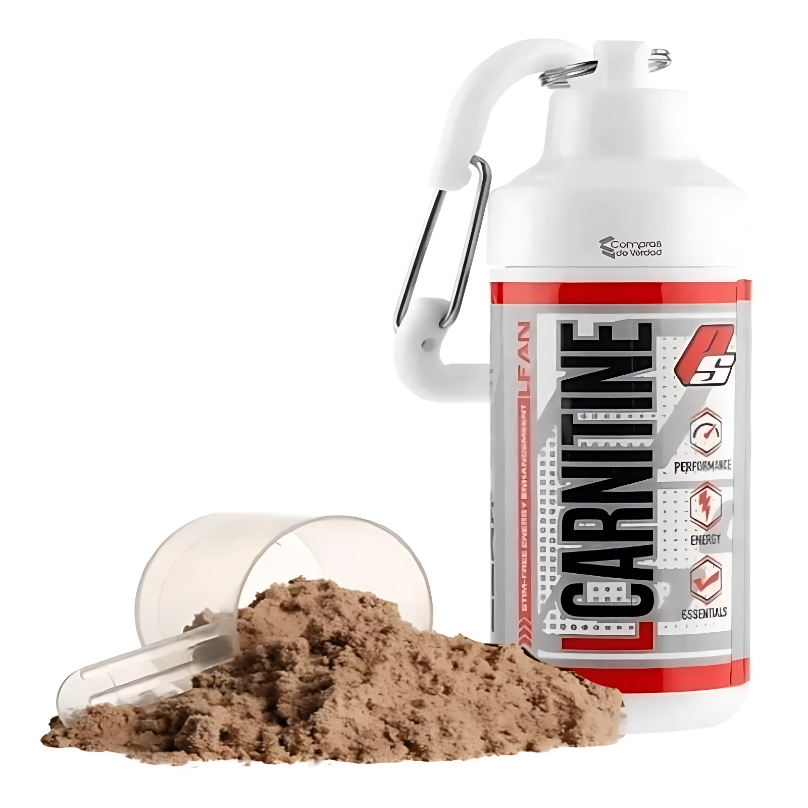 Botella de proteína blanca con carabinas, etiqueta roja y gris, contenido en polvo marrón derramado junto a medidor transparente.