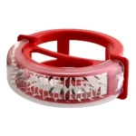 Ablandador de carne manual rojo y transparente con rodillo de acero inoxidable dentado para marinar y suavizar cortes.