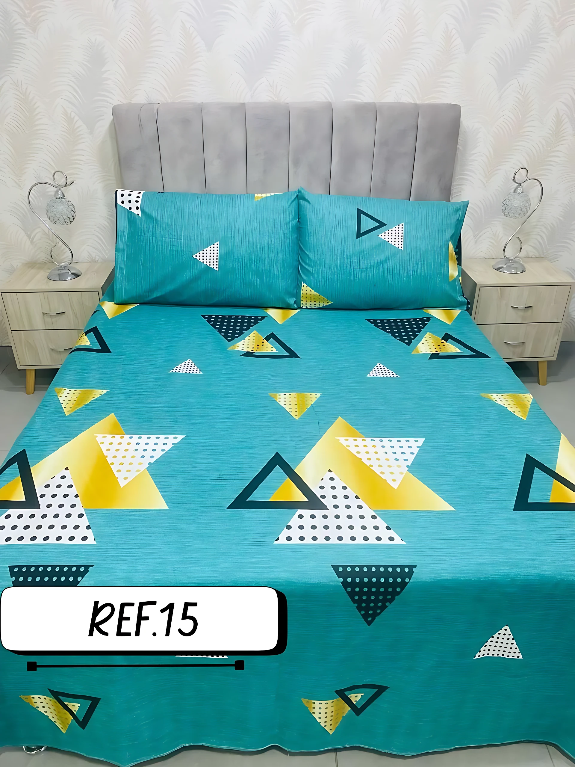 Sábanas cama doble turquesa con estampado geométrico de triángulos dorados y negros. REF.15