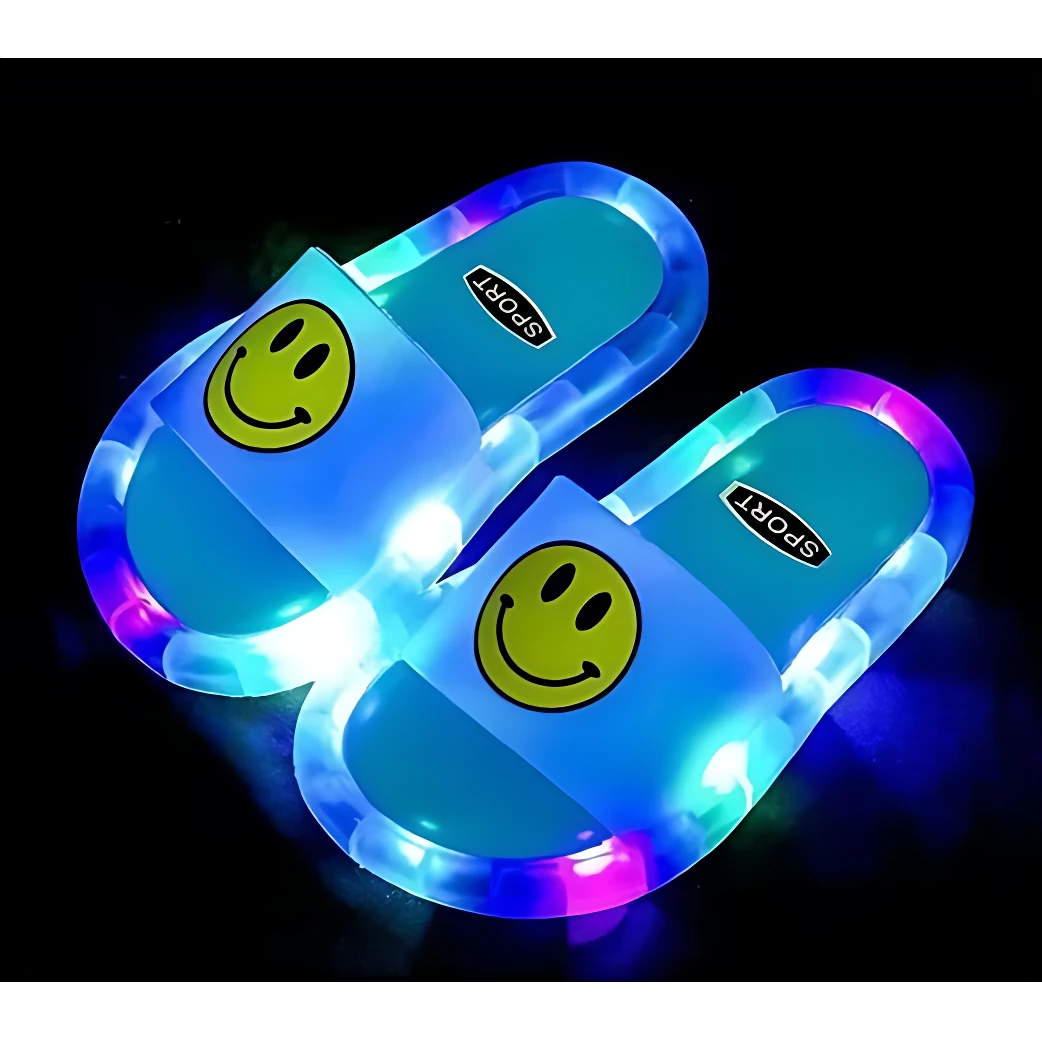Sandalias luminosas antideslizantes para niños, con diseño de cara sonriente amarilla y luces multicolores en la suela.