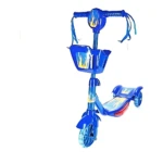 Scooter infantil azul con canasta frontal, luces y sonido, diseñado para aprender equilibrio.