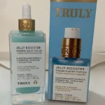 Serum Jelly Booster Truly 90ml, loción corporal pigmentante azul con gotero dorado, en caja azul.