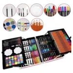 Maleta metálica con 145 herramientas de arte: lápices de colores, acuarelas, pinceles, marcadores y más, organizados en compartimentos.