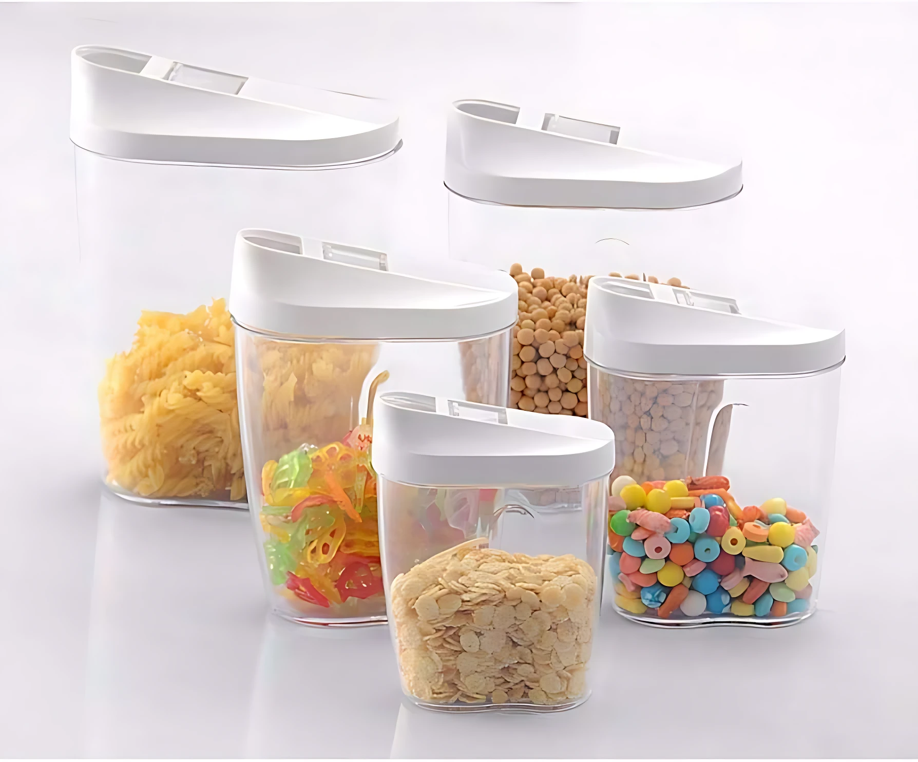 Set de cinco recipientes transparentes con tapa blanca, mostrando pasta, cereales y snacks en diferentes tamaños.